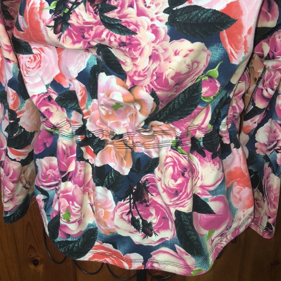 Lululemon Lululemon Hold Your Om Hoodie
Secret Garden / Black size 6 floral top - Picture 12 of 16